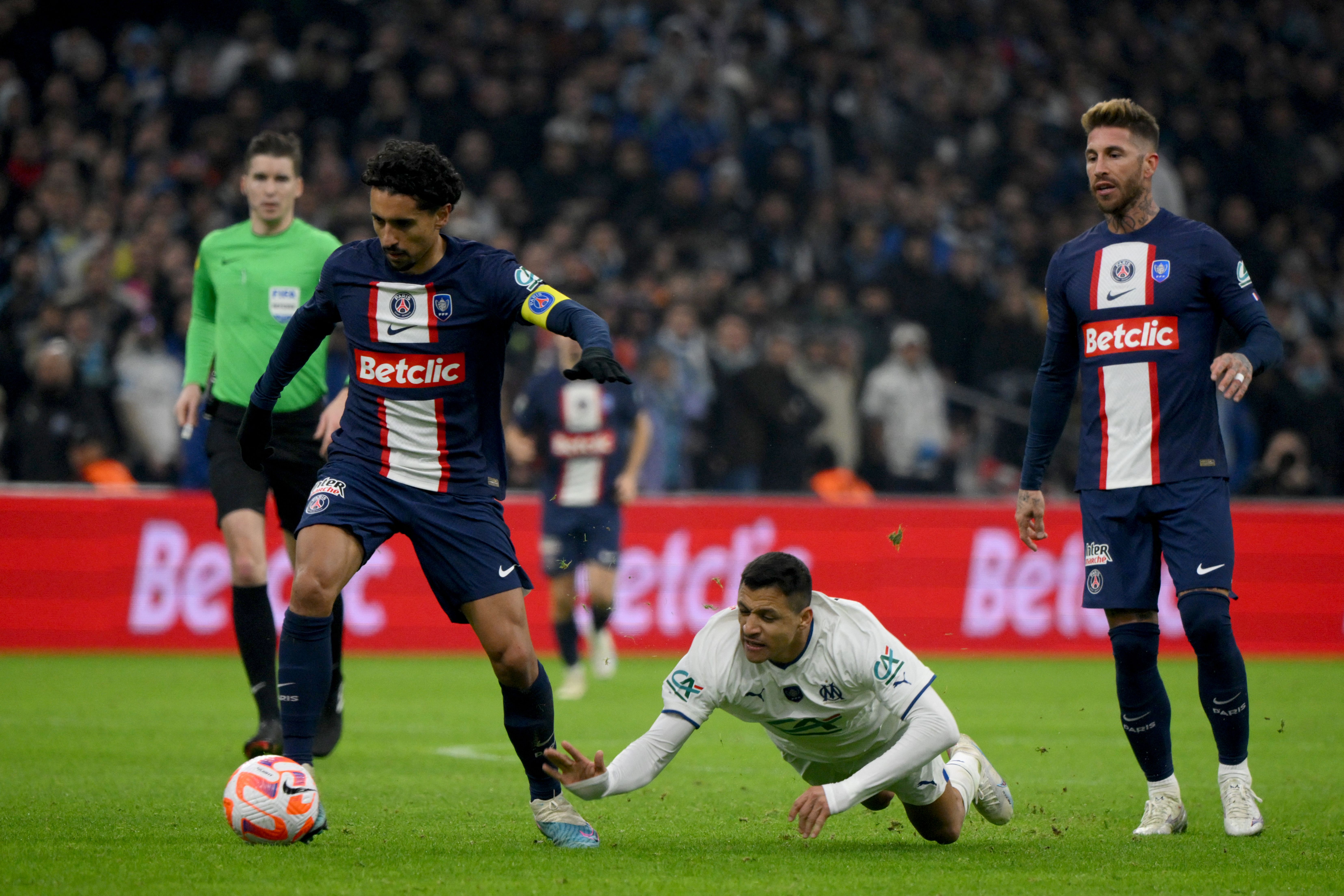 爱游戏手机版-从马赛围绕法国杯止住颓势到风云突变上海申花今晚防线松动，Doinb在加拿大队比赛中刷新纪录的简单介绍