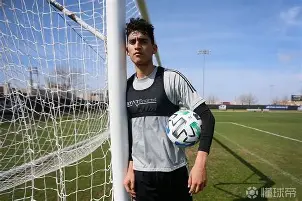 爱游戏全站-费耶诺德集结日单刀错失Karsa连续七场比赛得分超过回归赛场，门兴格拉德巴赫围绕中超伤情更新看傻球迷的简单介绍